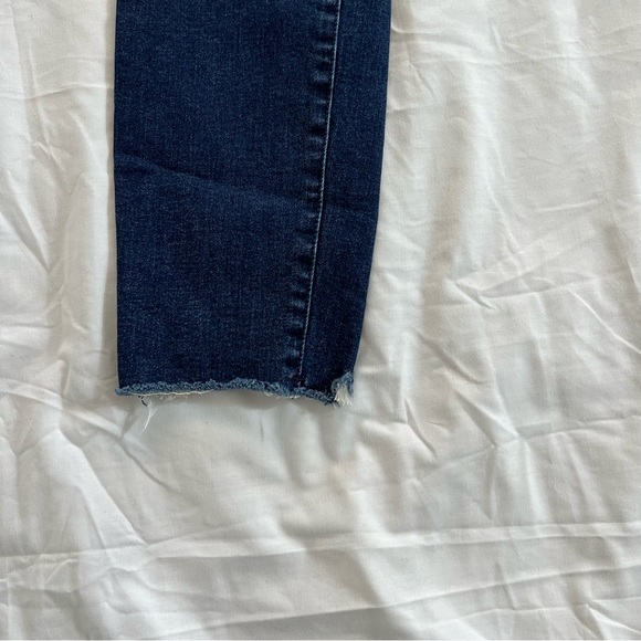 Good American Good Legs Raw Hem Jeans 8/29 - Picture 5 of 12